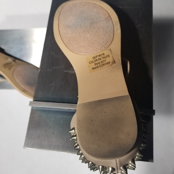 Wild Fire Sandals sz 5.5 Tan Studded - Picture 5 of 8